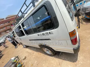 Toyota HiAce 2001 White