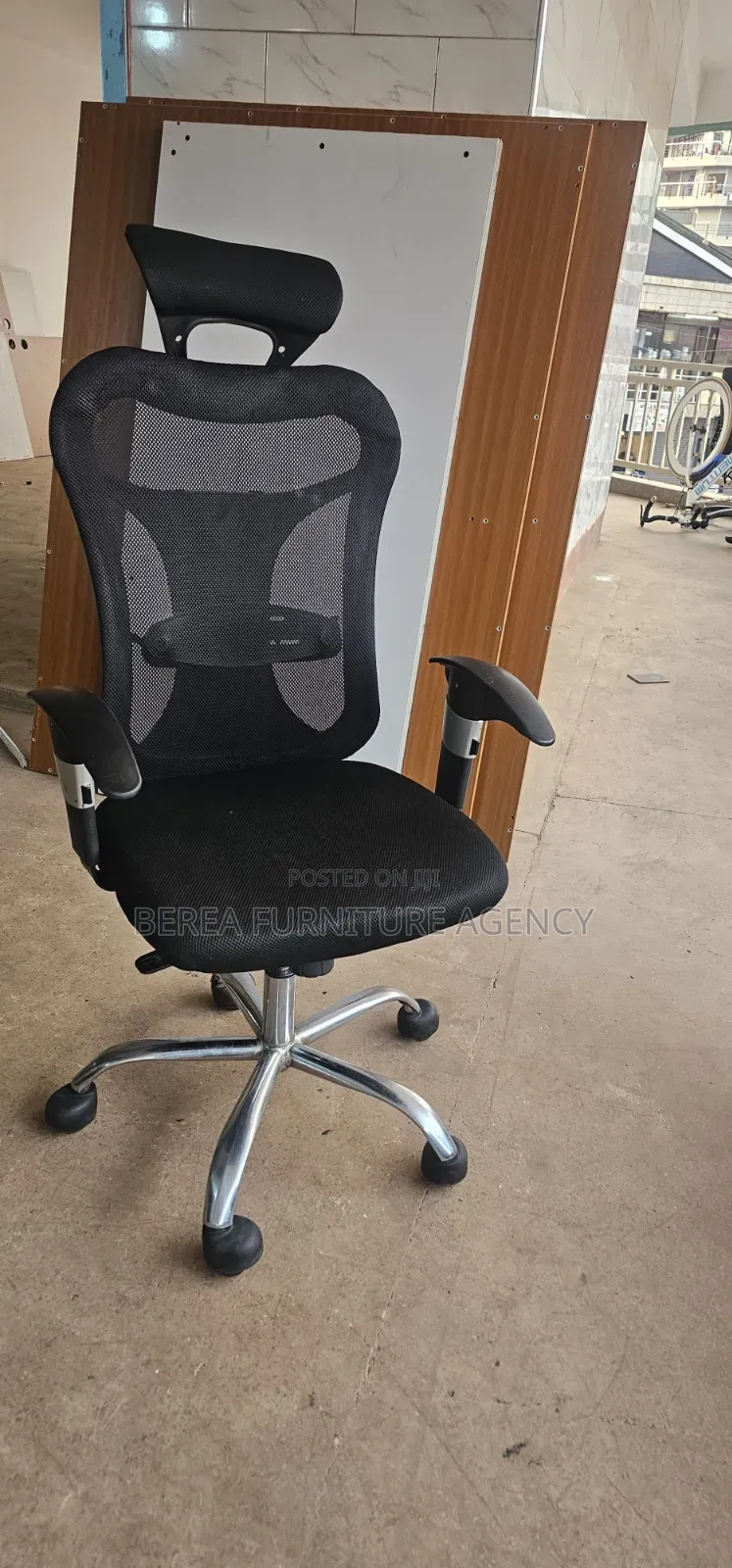 Adjustable Refurbished Mesh High Back Office Chair