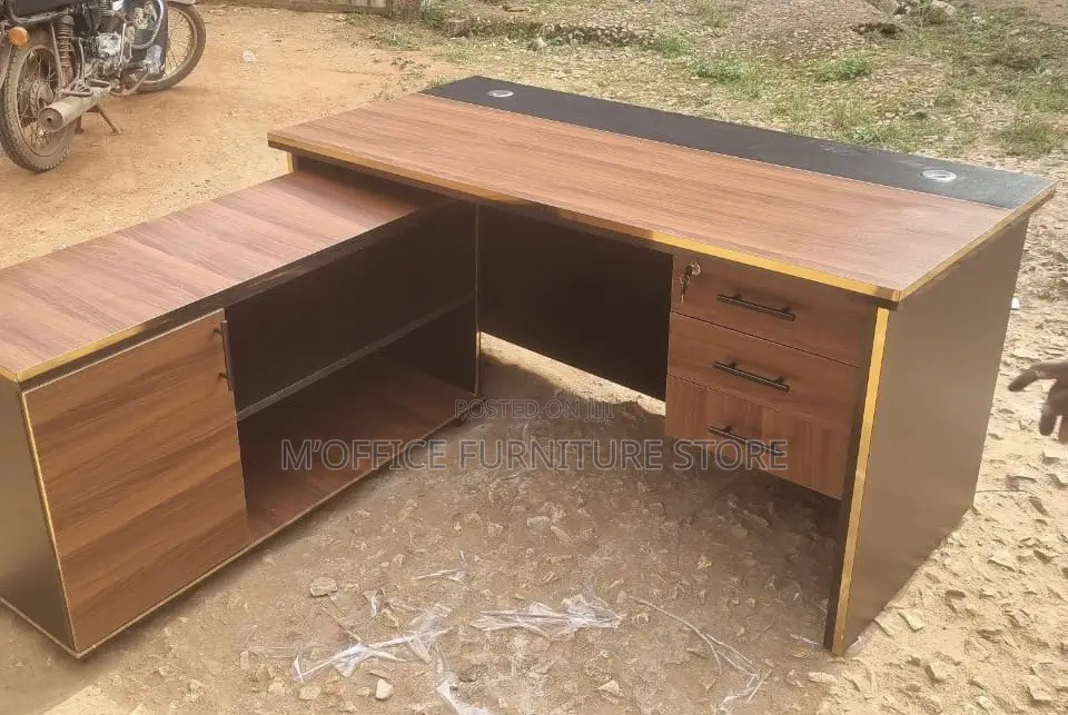 Executive Smooth Surface Office Tables