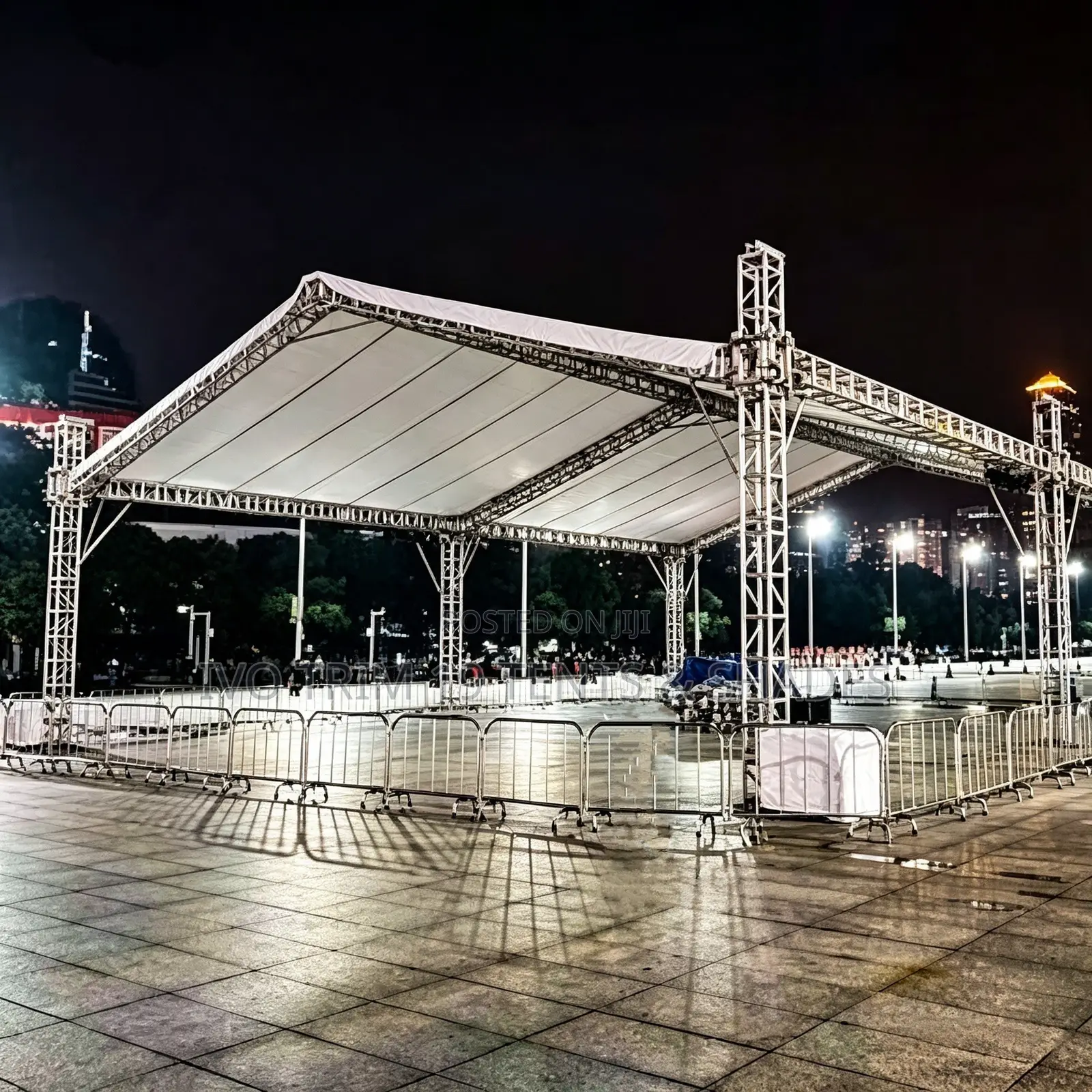 Outdoor Clear-Span Pitched Truss Stage
