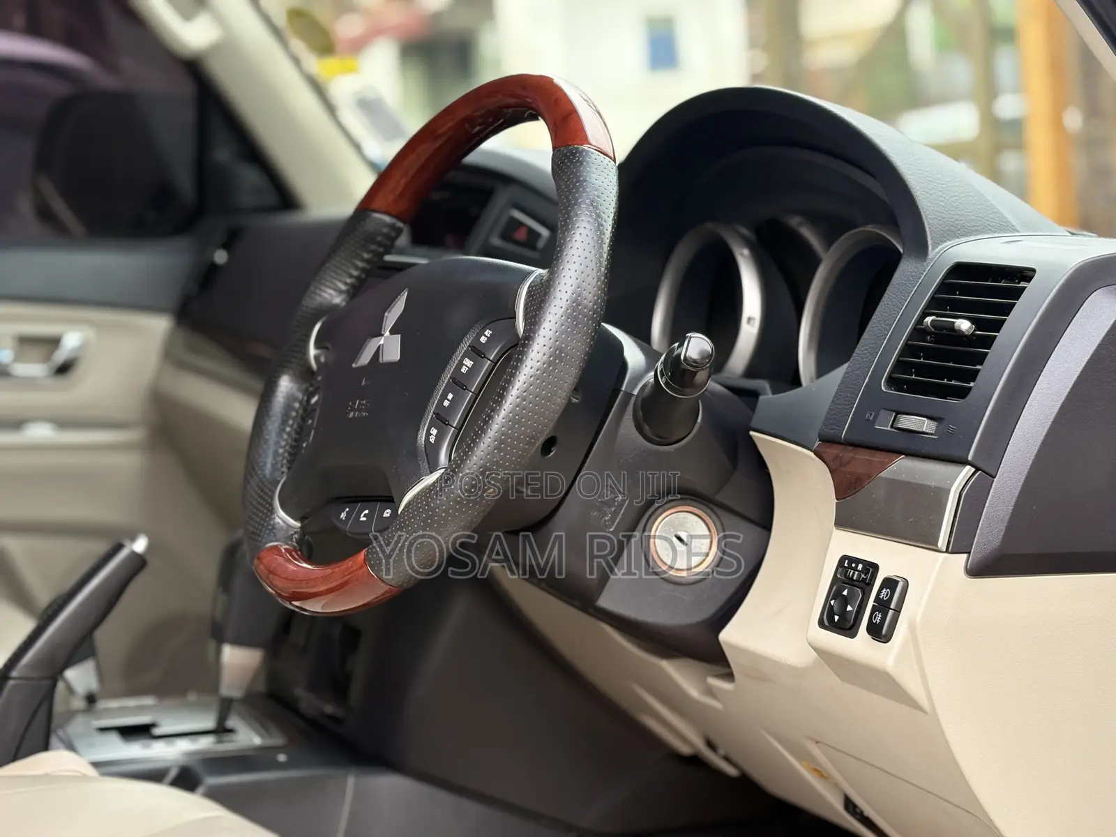Mitsubishi Pajero 3.2 Di-Dc GLS 2012 Gold