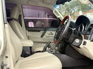 Mitsubishi Pajero 3.2 Di-Dc GLS 2012 Gold