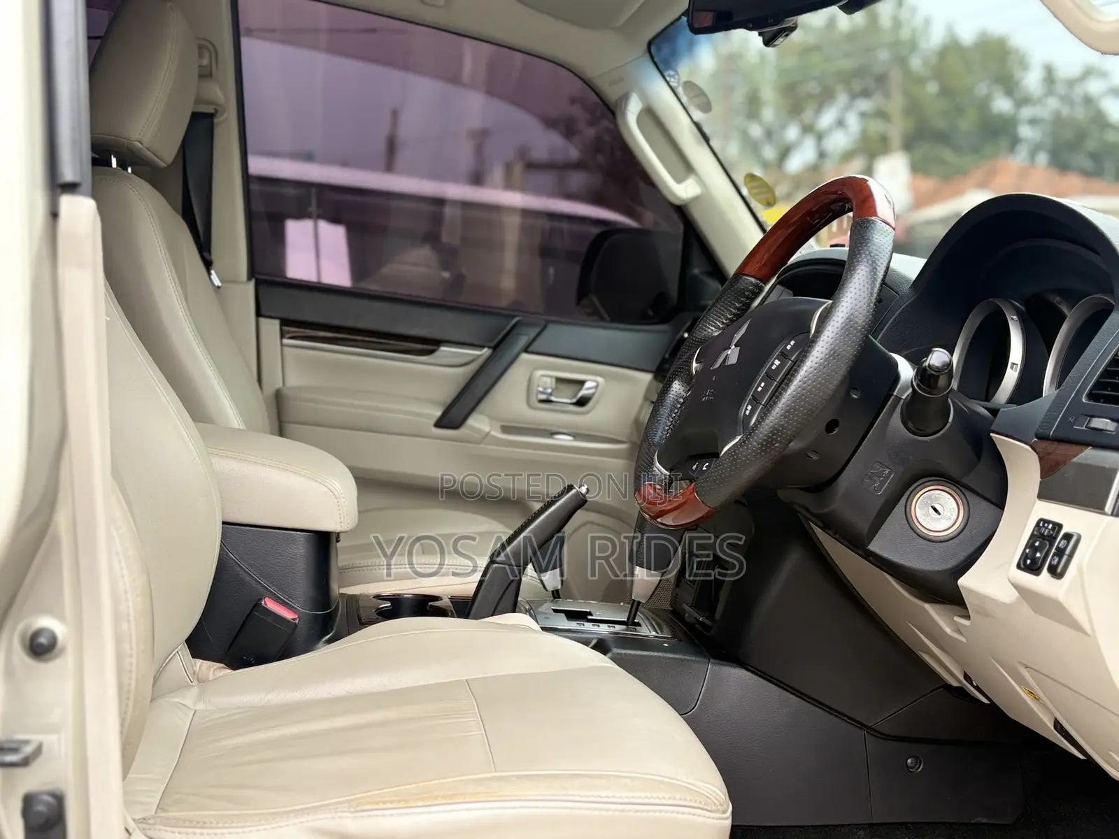 Mitsubishi Pajero 3.2 Di-Dc GLS 2012 Gold