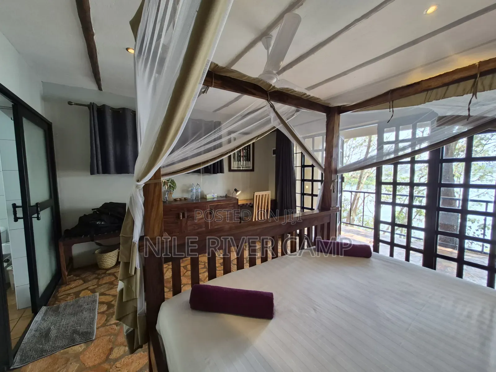 Beautiful Cottages With Restaurant and Bar