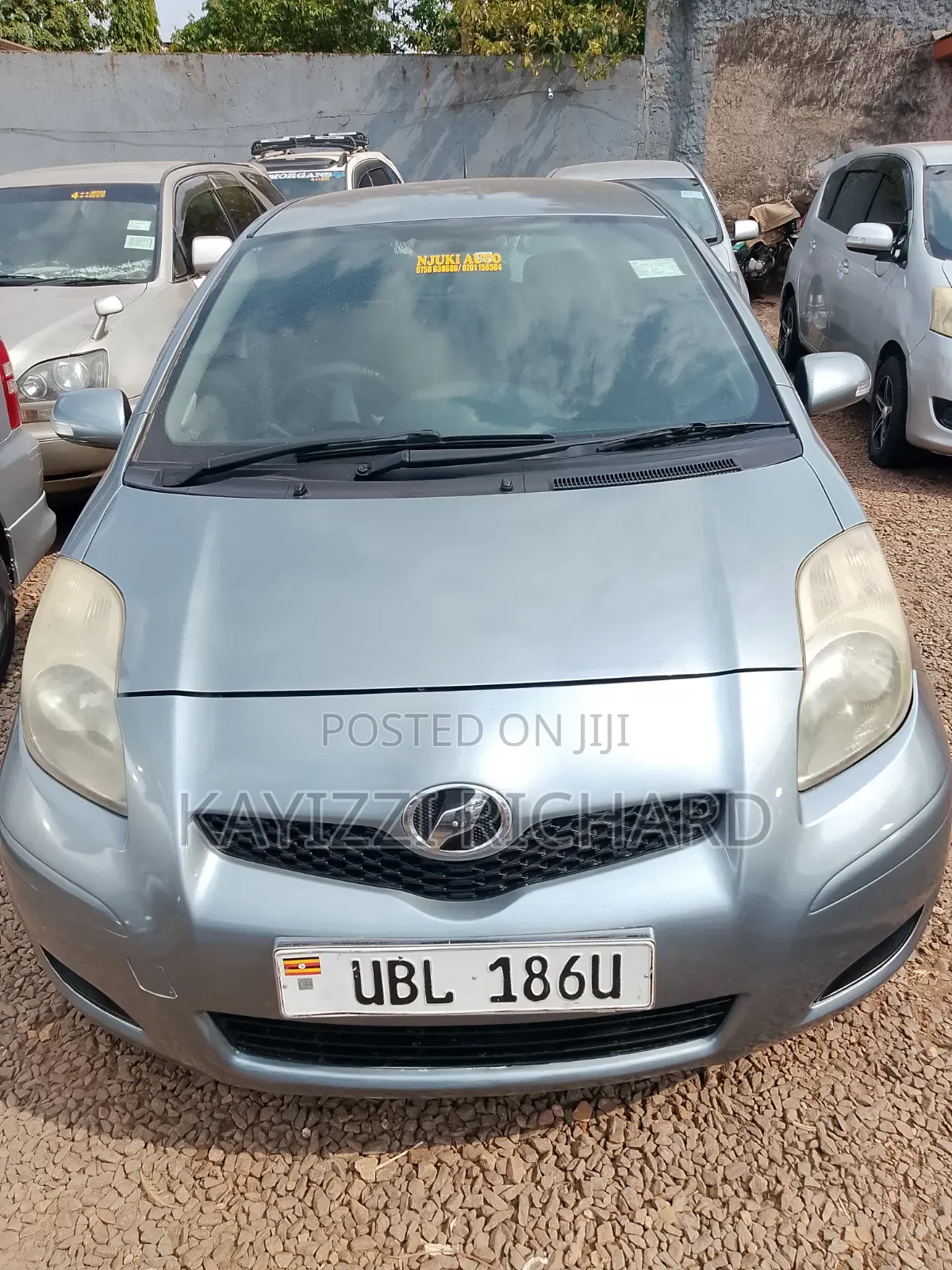 Toyota Vitz 2009 Silver