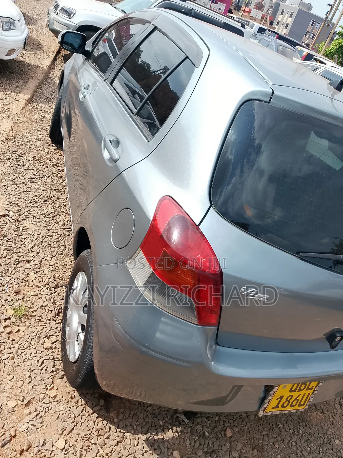 Toyota Vitz 2009 Silver