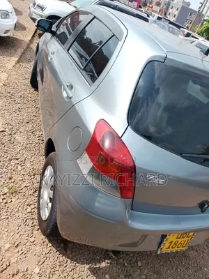 Toyota Vitz 2009 Silver