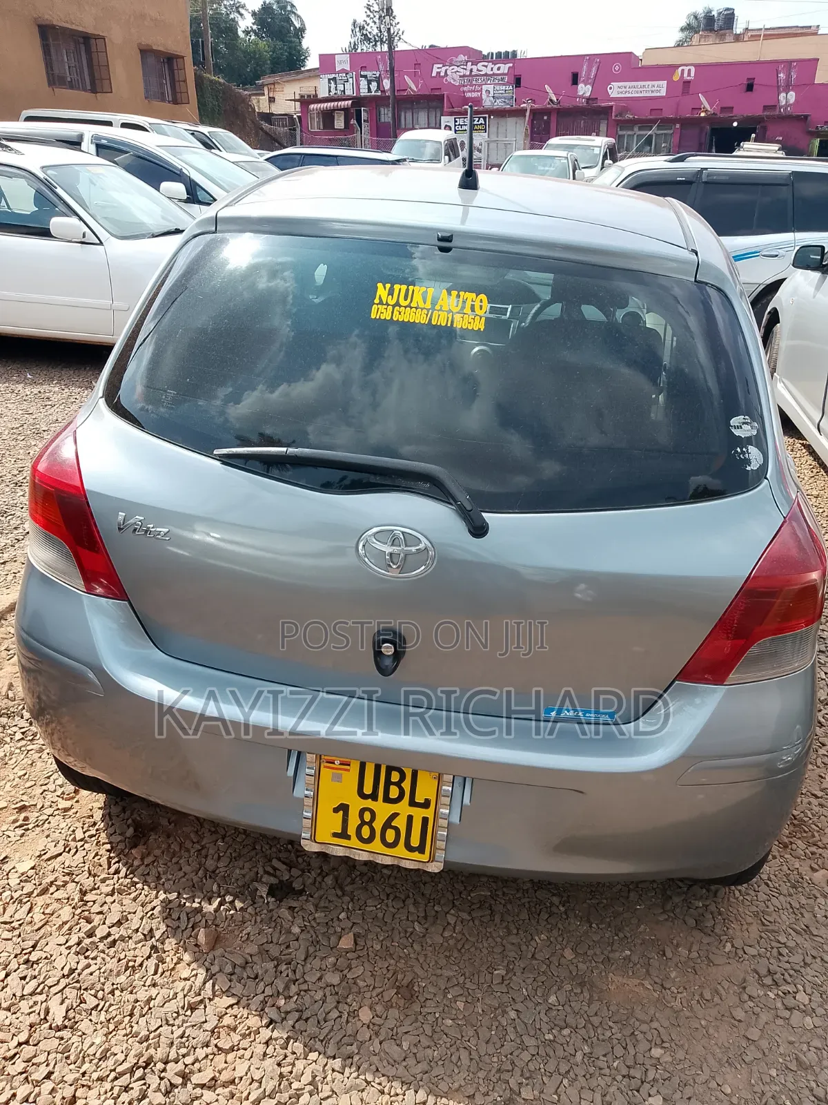 Toyota Vitz 2009 Silver