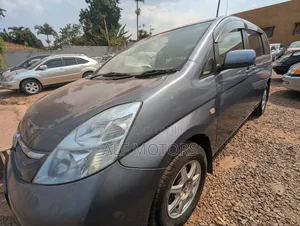 Toyota ISIS 2006