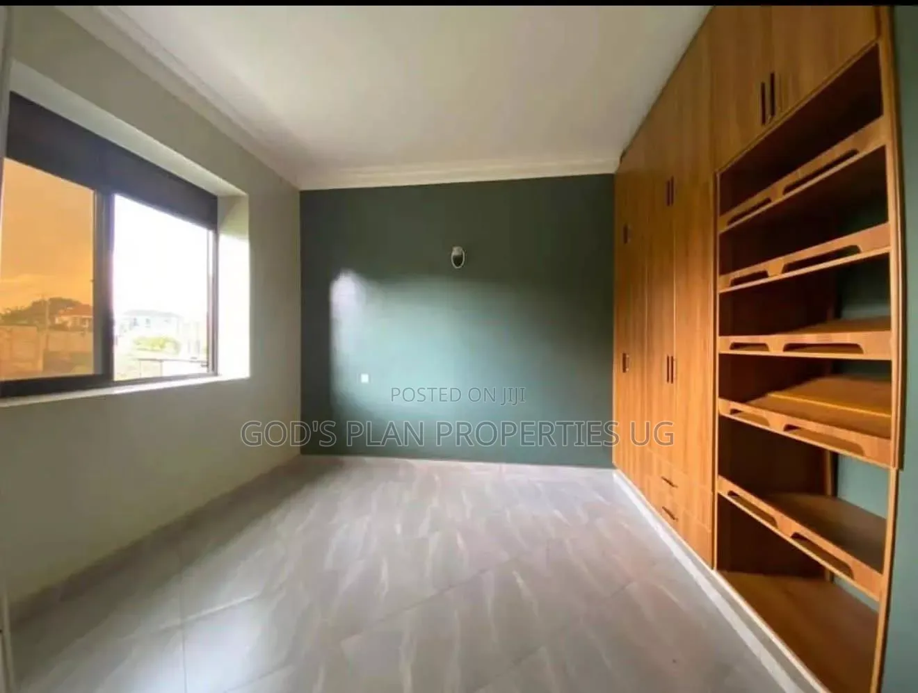 3bdrm Apartment in Muyenga Kiwafu, Central Division for rent