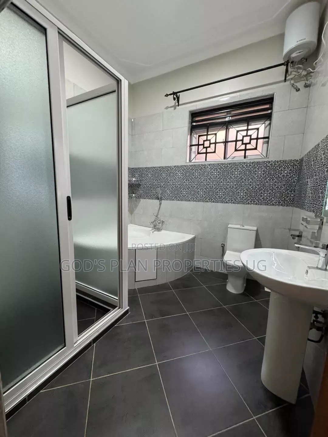 3bdrm Apartment in Muyenga Kiwafu, Central Division for rent