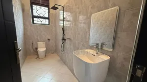 2bdrm Apartment in Muyenga Estate, Central Division for rent