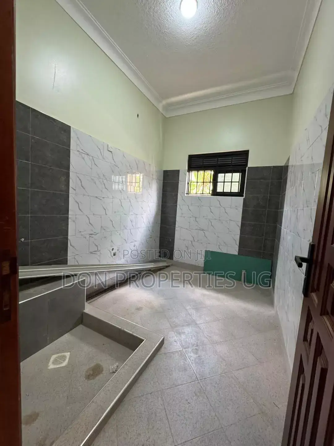2bdrm Apartment in Muyenga Estate, Central Division for rent