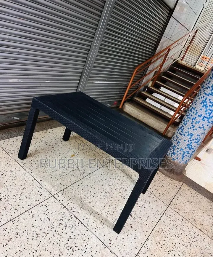 Rectangular Plastic Rattan Table.