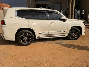 Toyota Land Cruiser Prado 2021 White