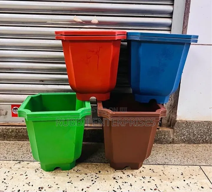 Plastic Flower Pot / Vases