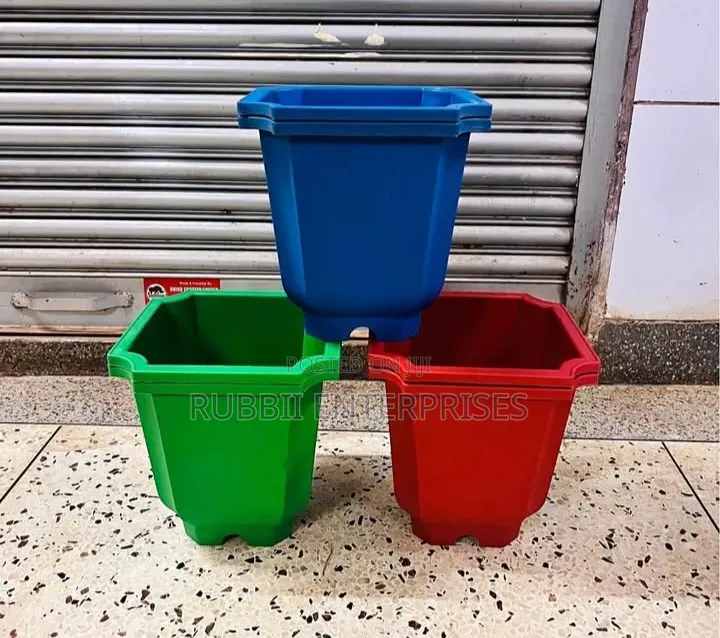 Plastic Flower Pot / Vases