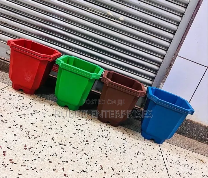 Plastic Flower Pot / Vases