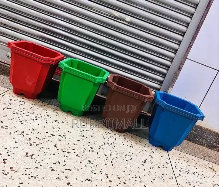 Plastic Flower Pot / Vases