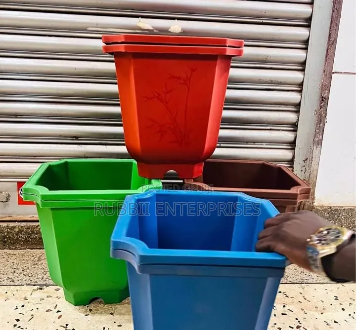 Plastic Flower Pot / Vases