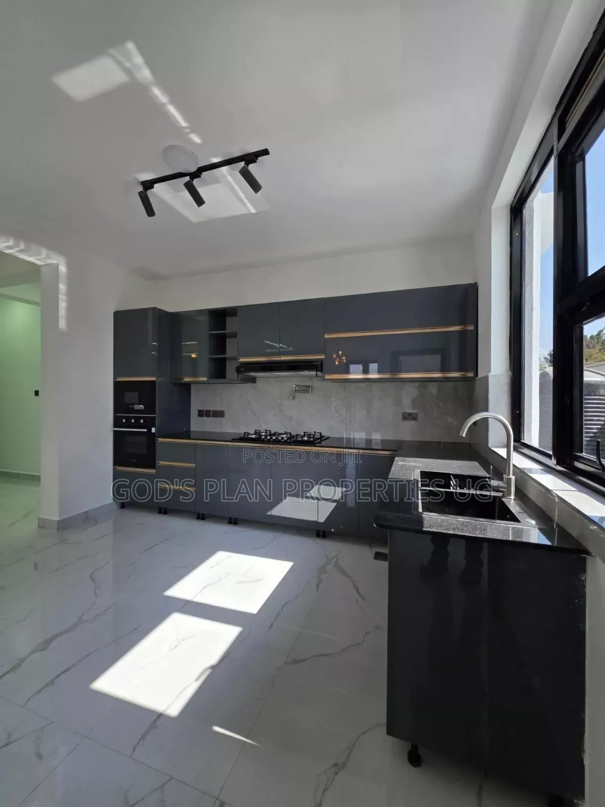 3bdrm Apartment in Kabalagala Estate, Central Division for rent