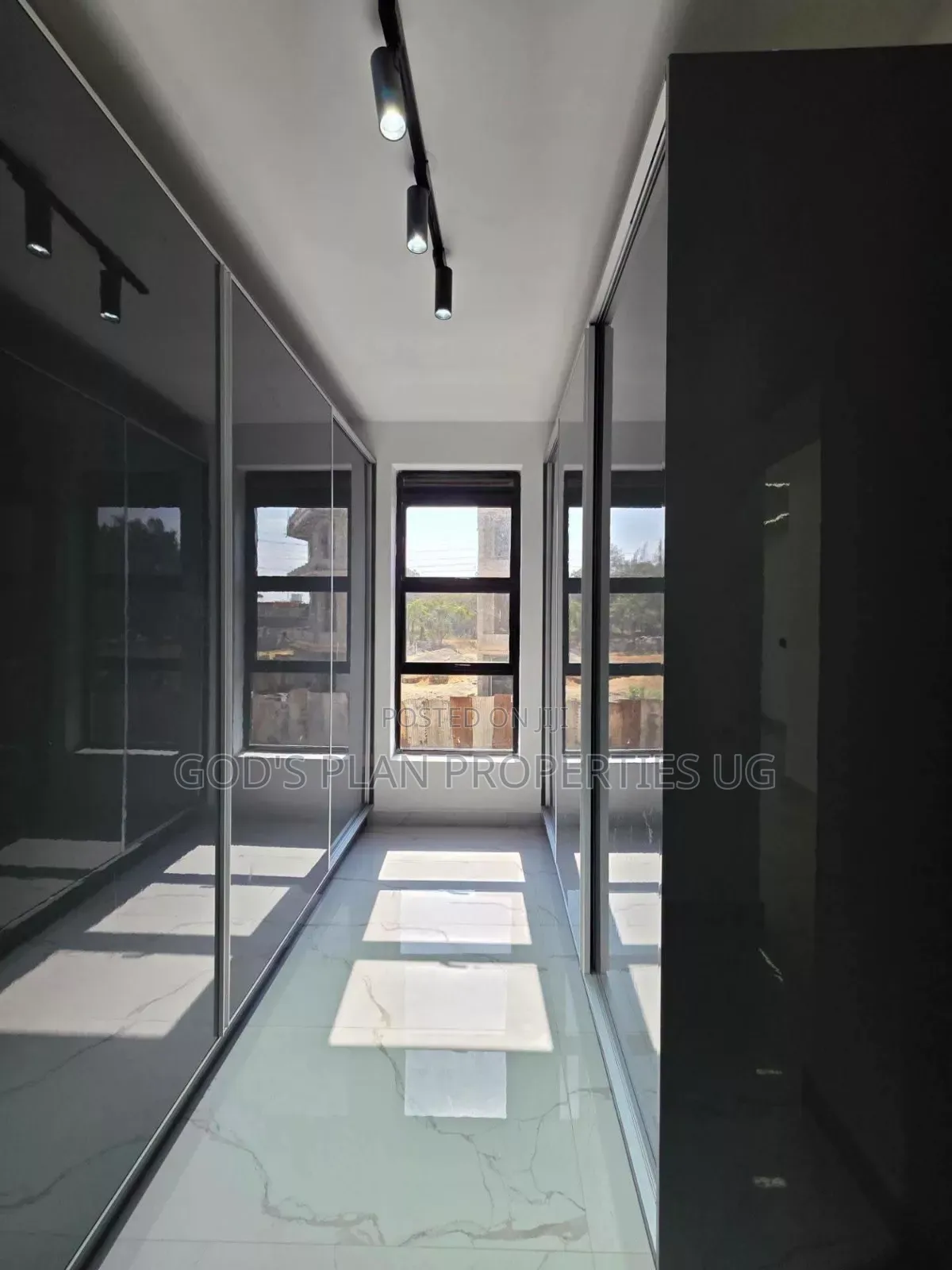 3bdrm Apartment in Kabalagala Estate, Central Division for rent