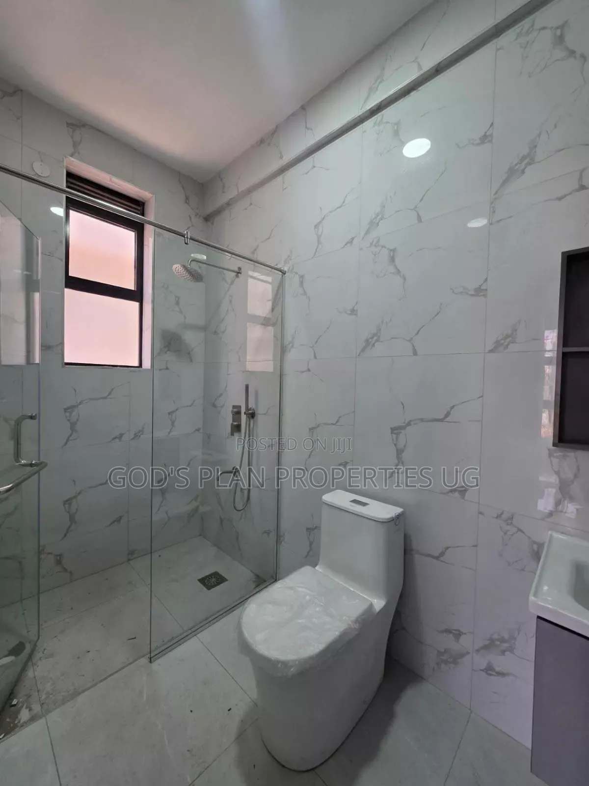 3bdrm Apartment in Kabalagala Estate, Central Division for rent