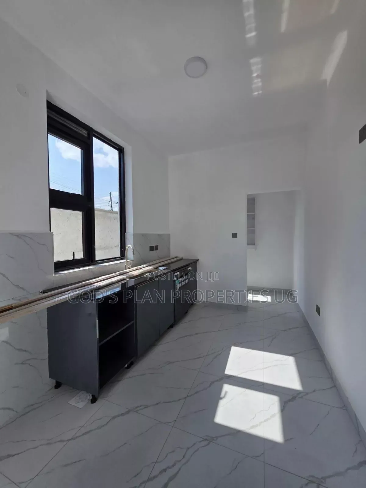 3bdrm Apartment in Kabalagala Estate, Central Division for rent