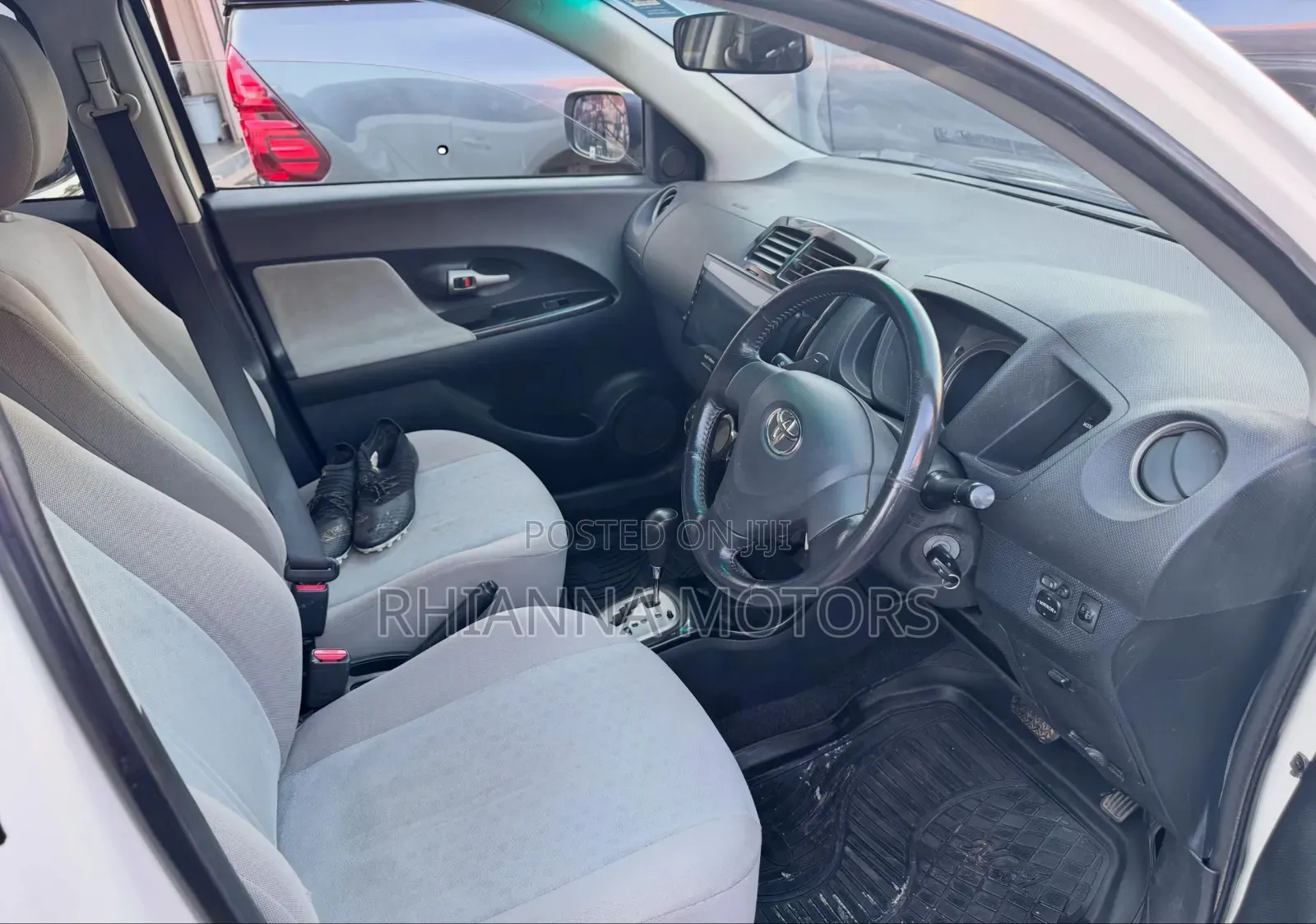 Toyota IST 2010 White