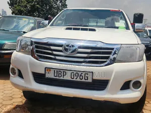 Toyota Hilux 2013 White