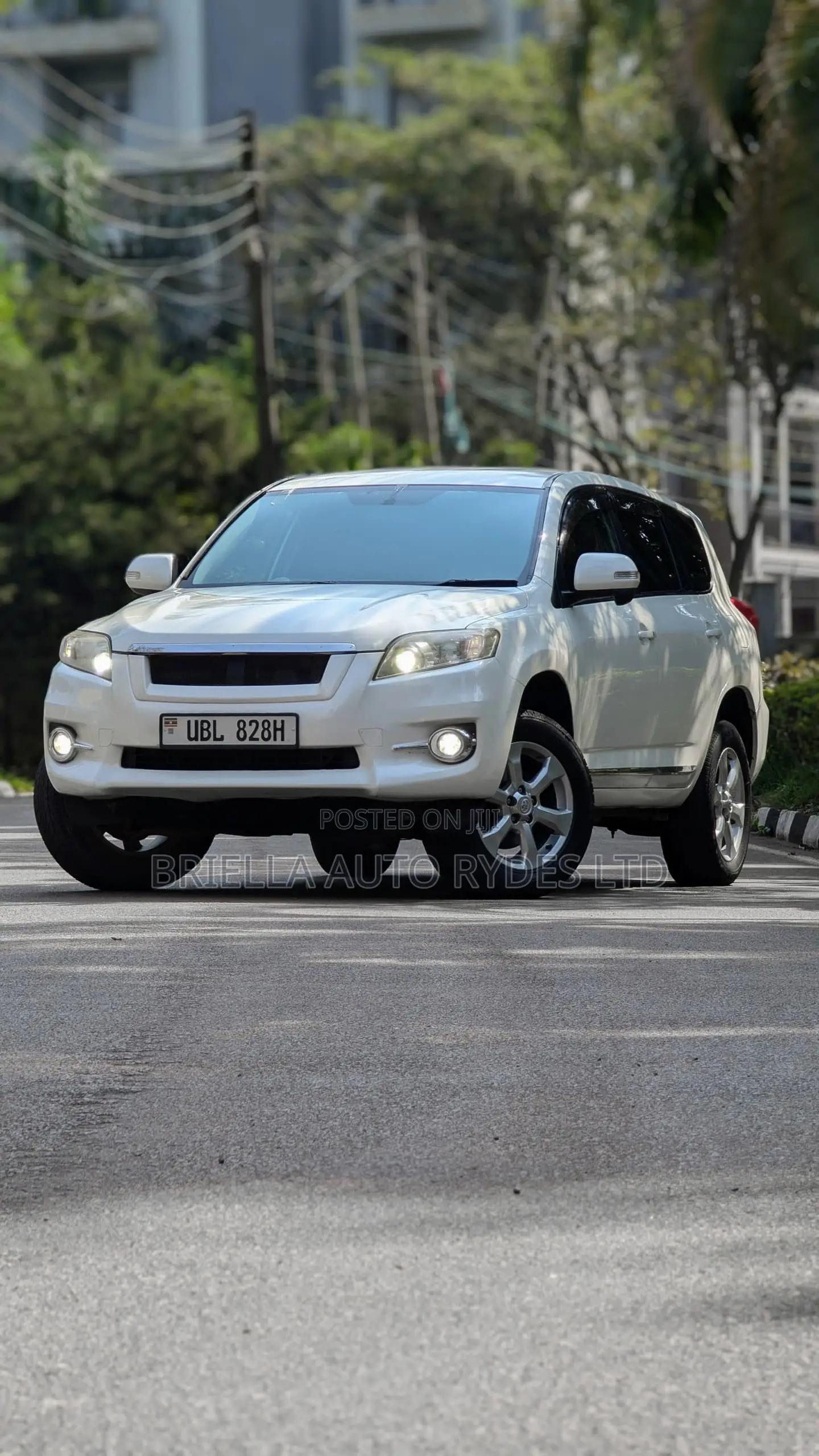 Toyota Vanguard 2011 White