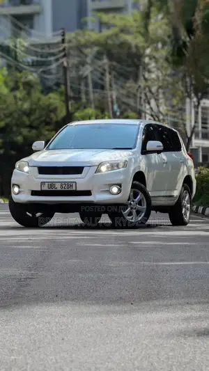 Toyota Vanguard 2011 White