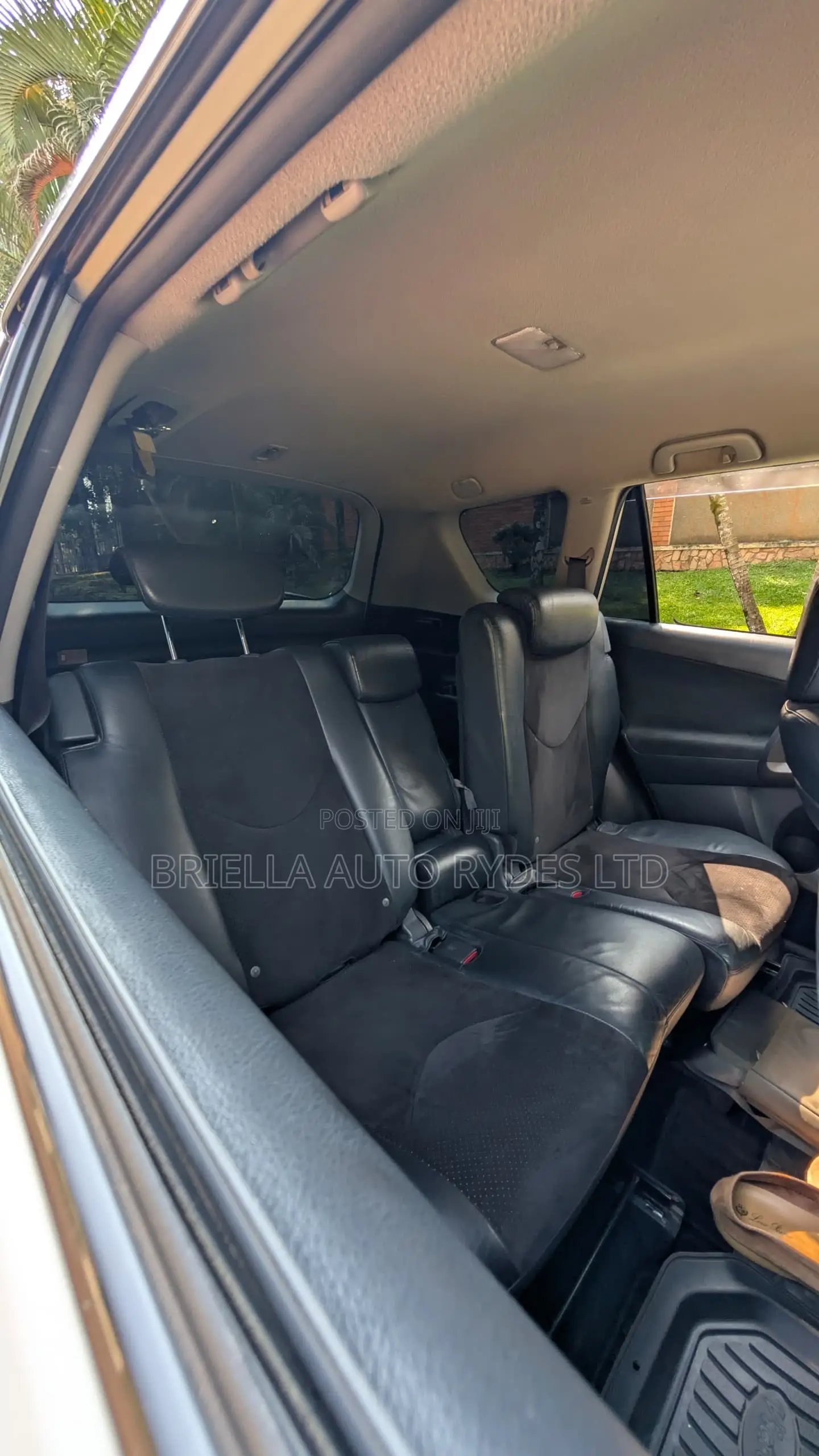Toyota Vanguard 2011 White