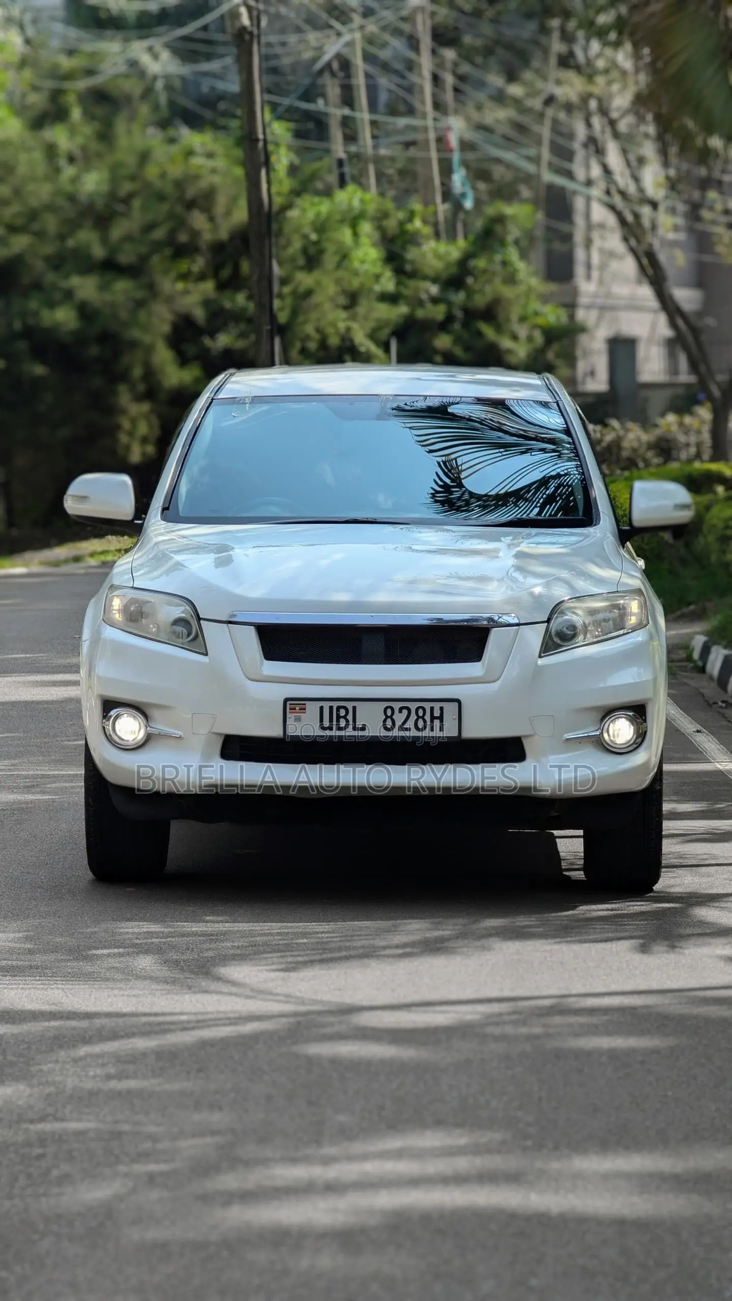 Toyota Vanguard 2011 White