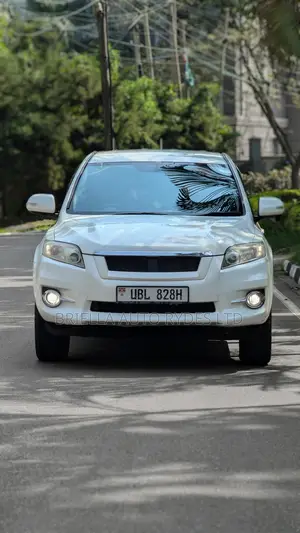Toyota Vanguard 2011 White