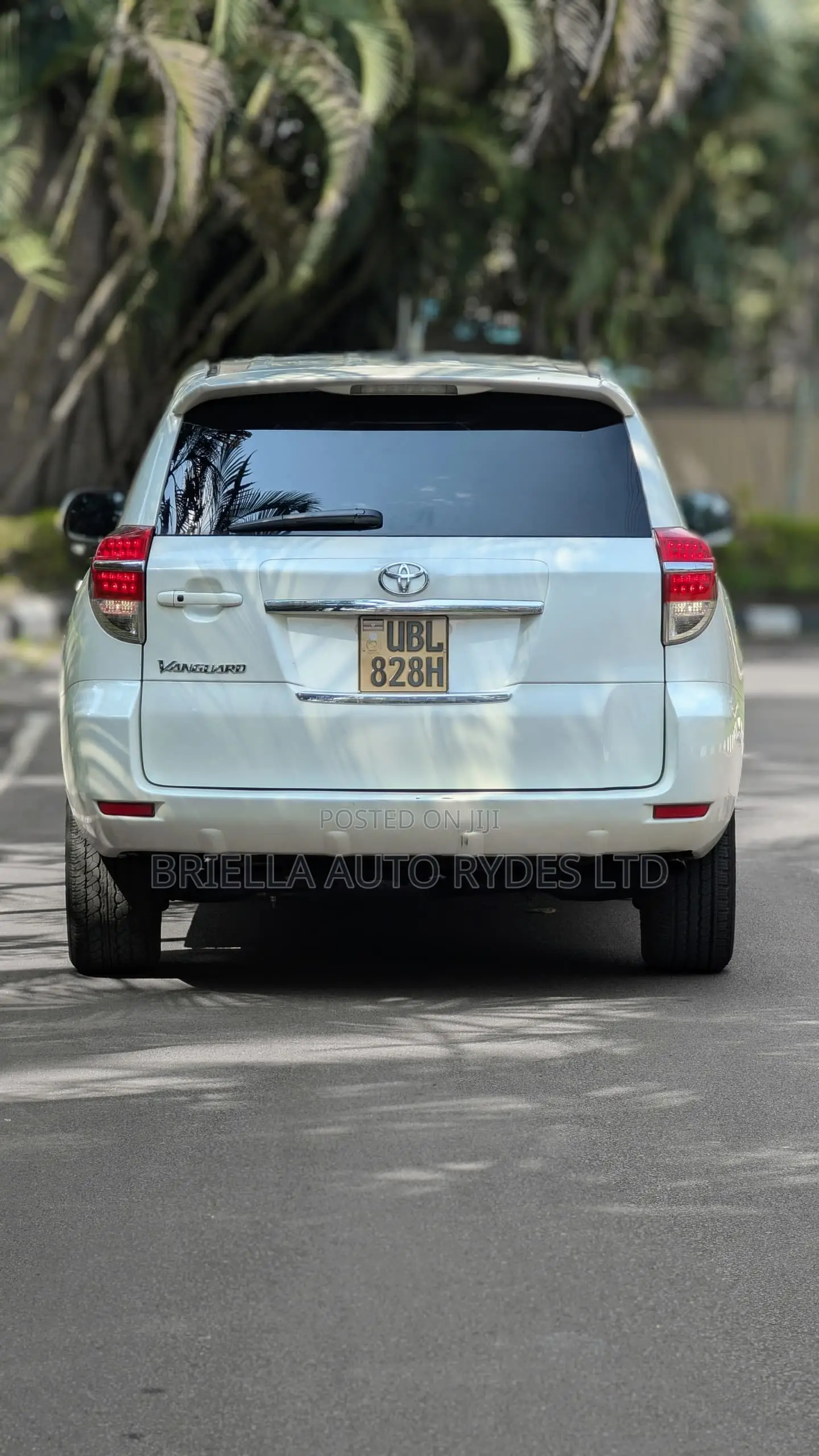 Toyota Vanguard 2011 White