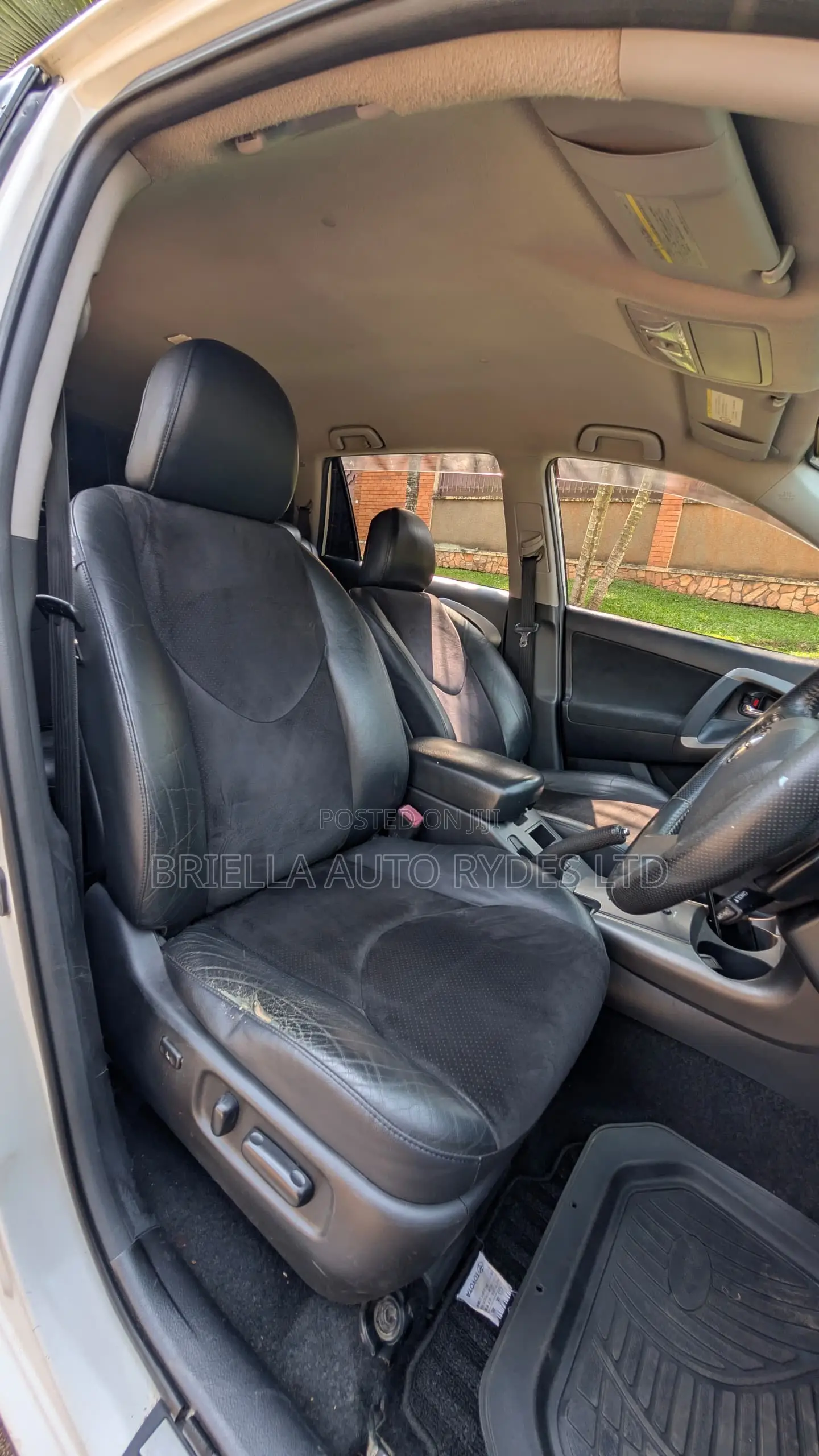 Toyota Vanguard 2011 White