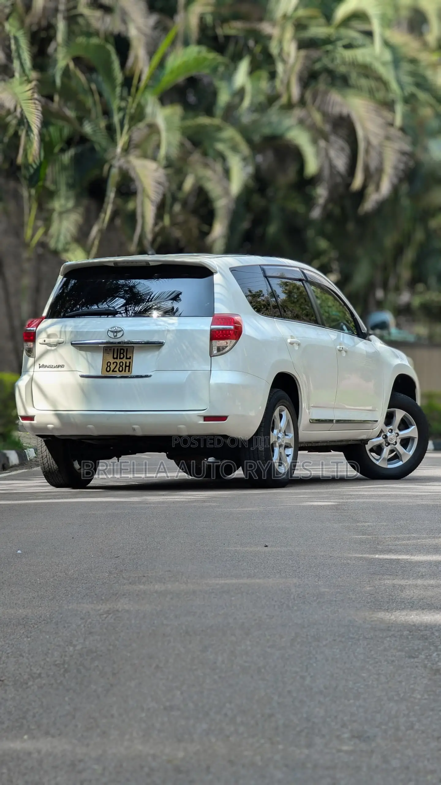 Toyota Vanguard 2011 White