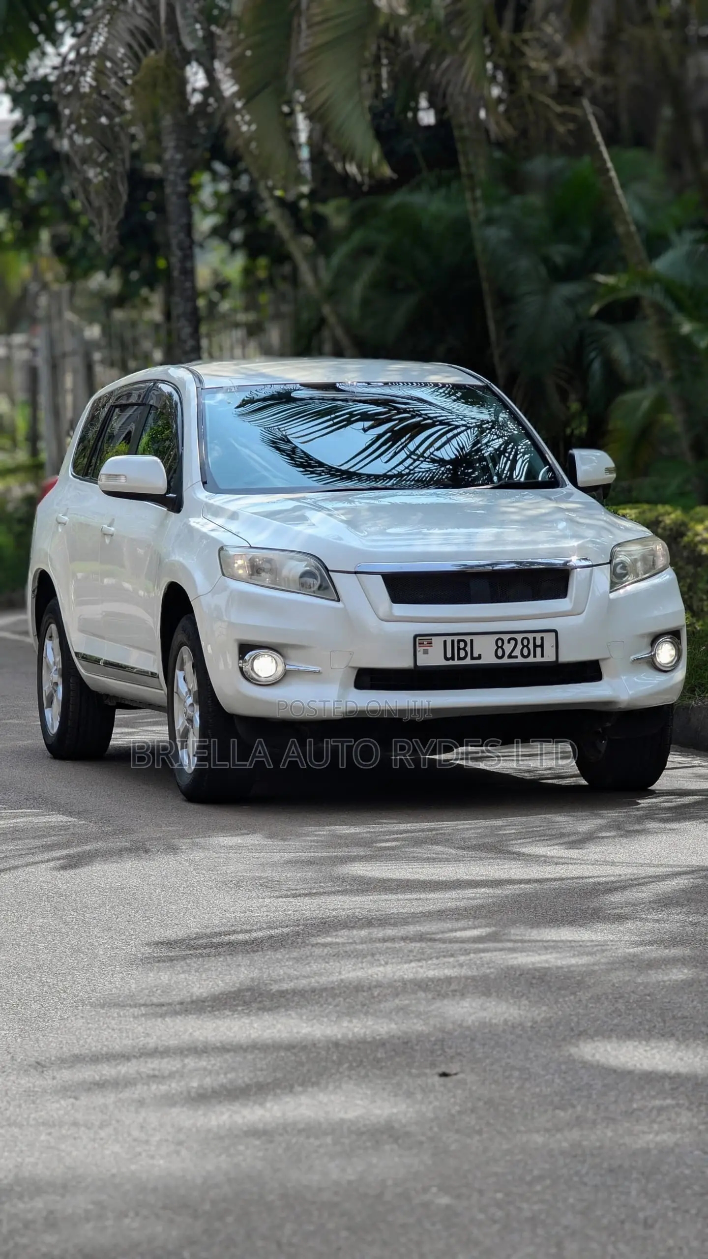 Toyota Vanguard 2011 White