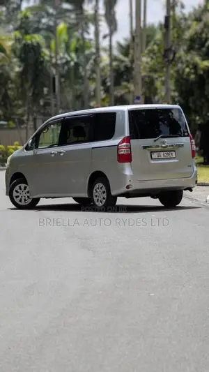 Toyota Noah 2012 Silver