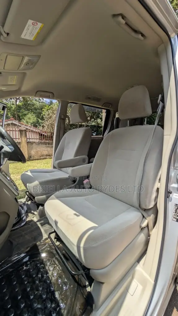 Toyota Noah 2012 Silver