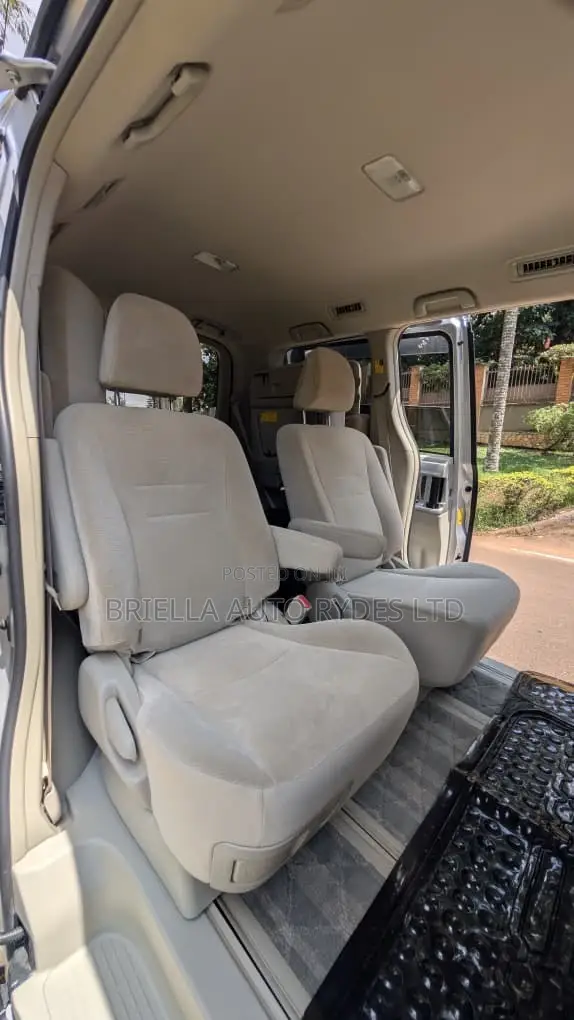 Toyota Noah 2012 Silver