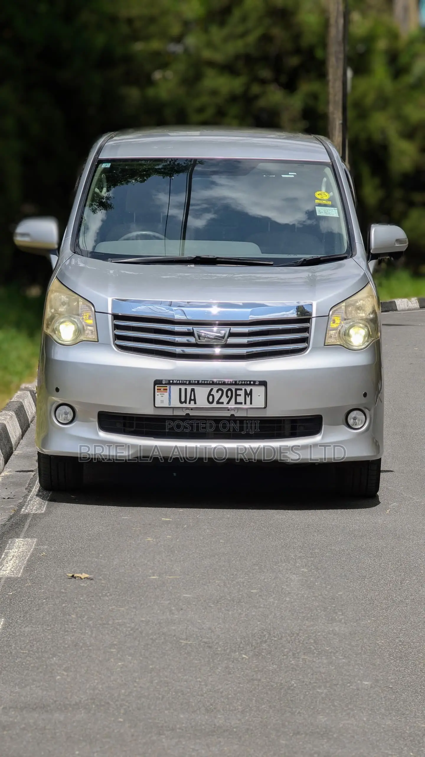 Toyota Noah 2012 Silver