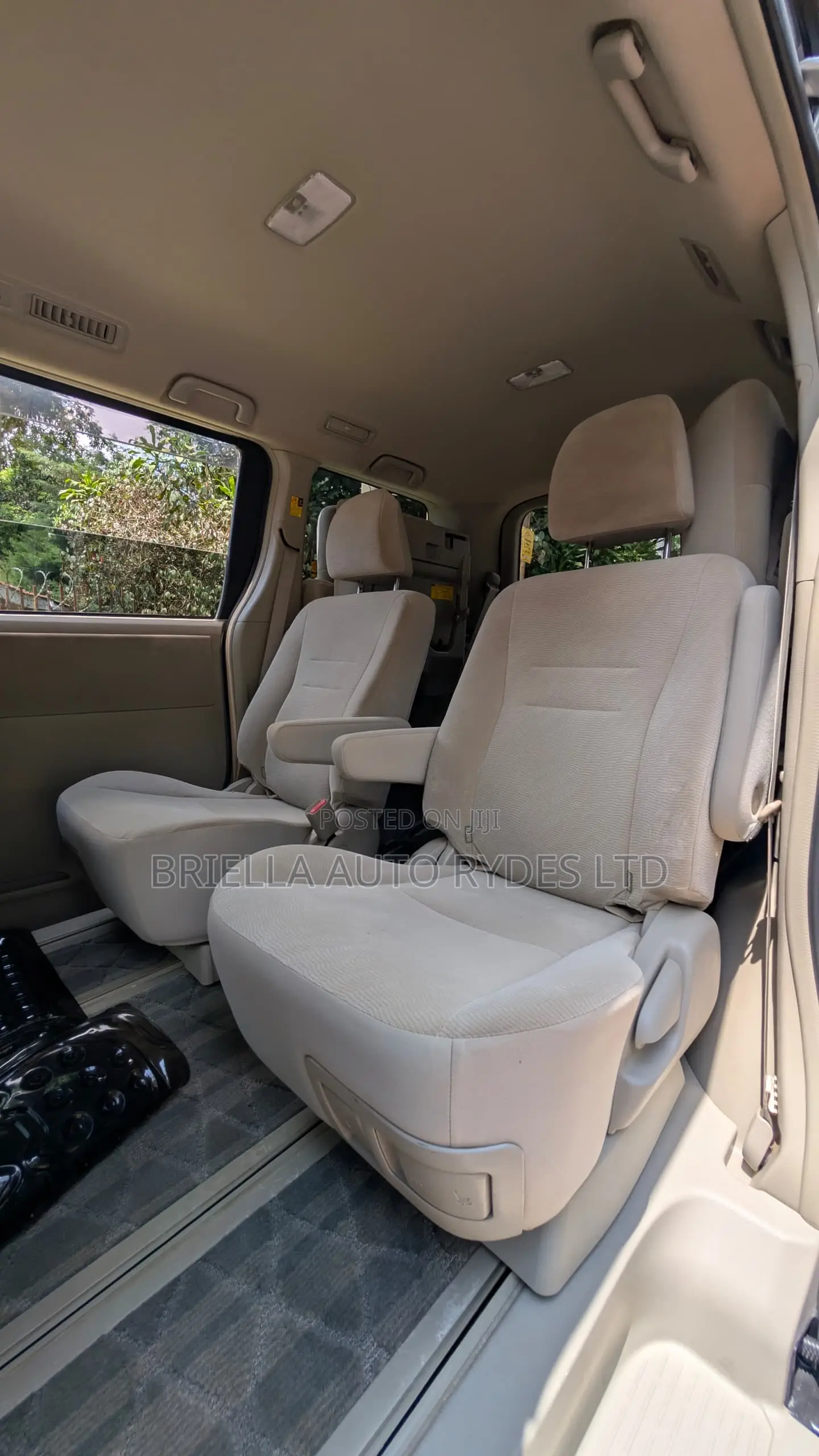 Toyota Noah 2012 Silver