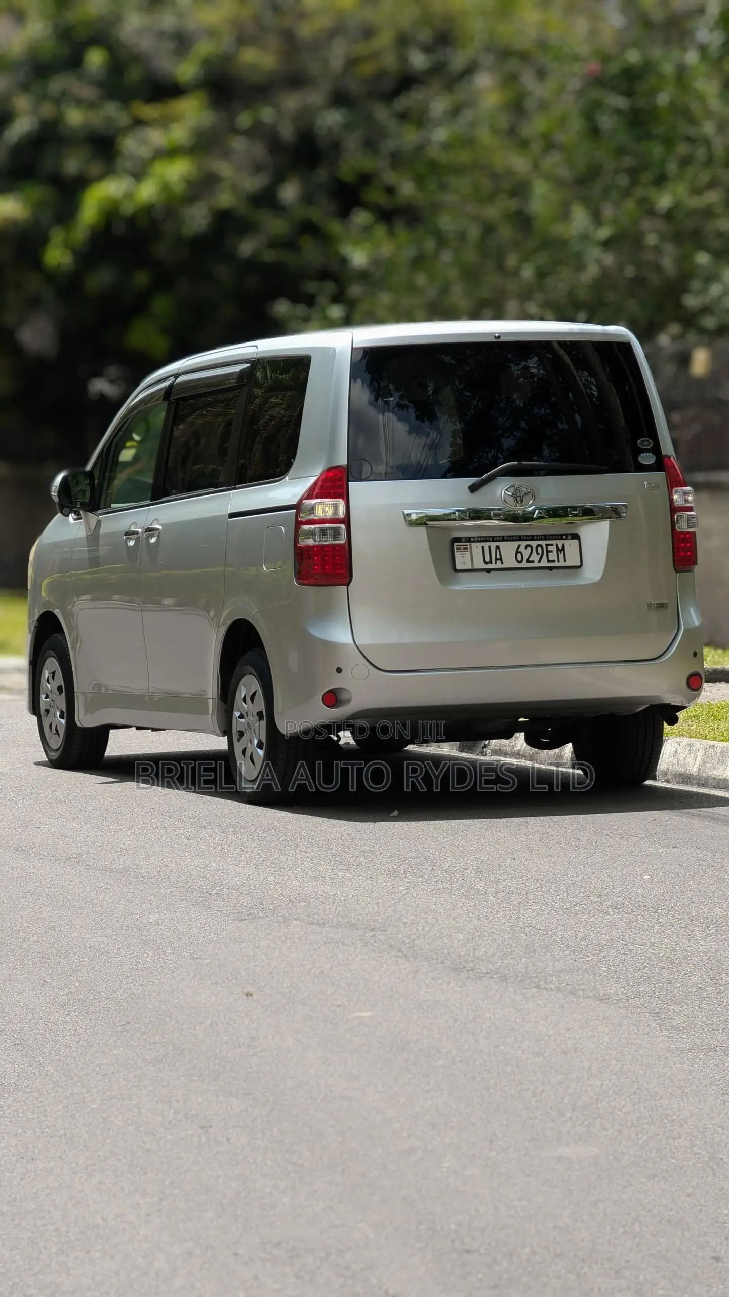 Toyota Noah 2012 Silver