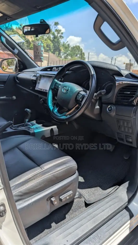 Toyota Hilux 2020 White