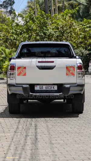Toyota Hilux 2020 White