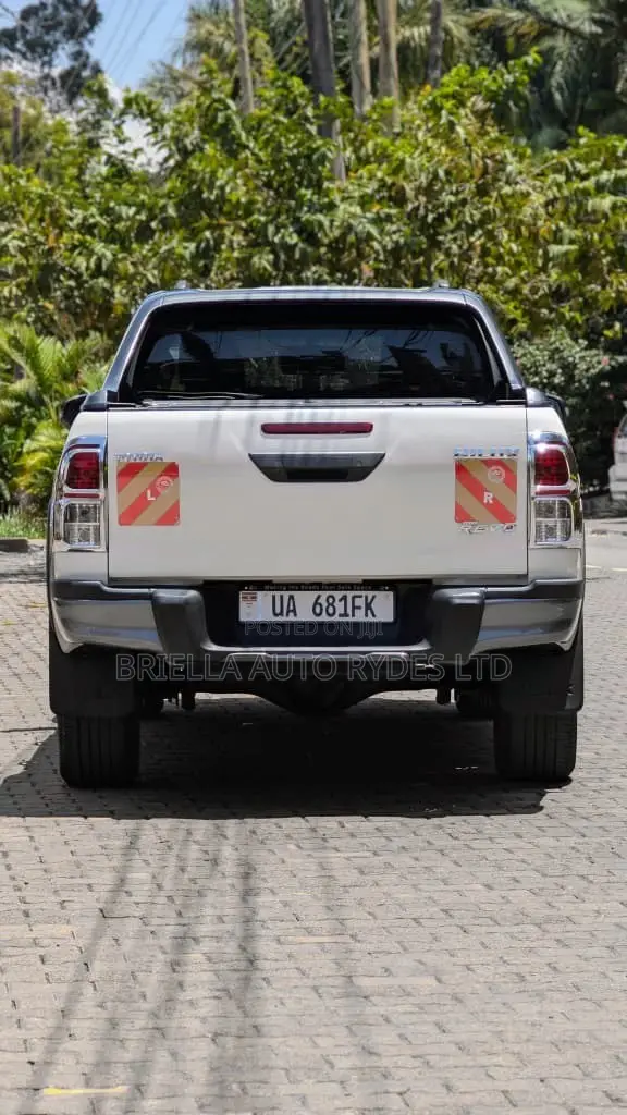 Toyota Hilux 2020 White
