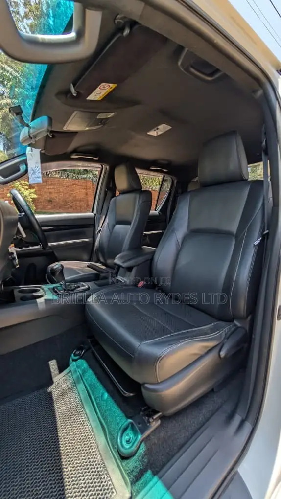 Toyota Hilux 2020 White