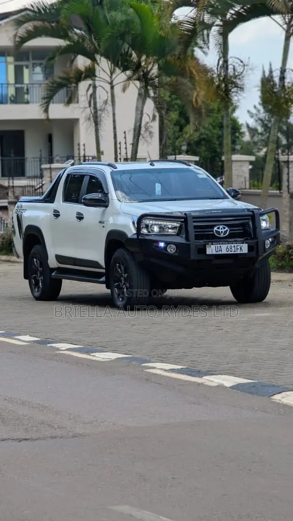 Toyota Hilux 2020 White